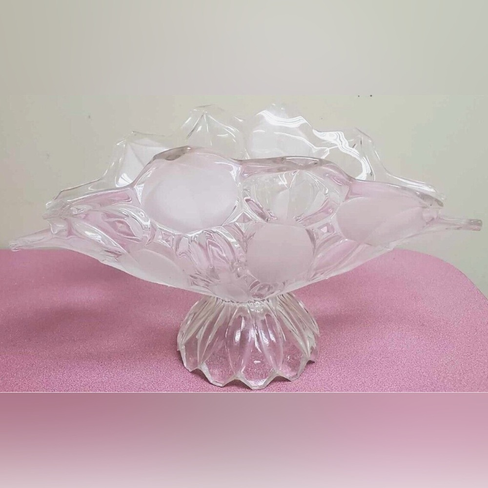 Elegant Clear Glass Bowl - Picture 2 of 6